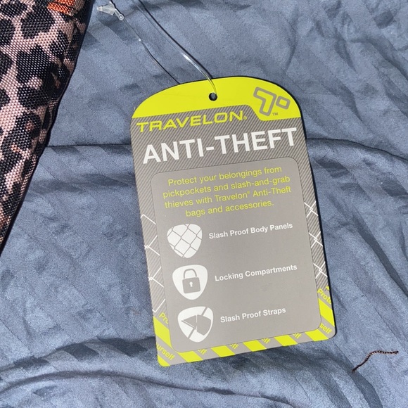 Travelon Anti-Theft Crossbody Bag and Coin Pouch in Leopard RFID Protection NWOT - Picture 7 of 12